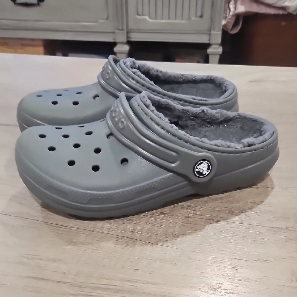 CROCS Kids Cozy Grey Faux-Fur Shoes size J3